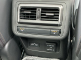 リヤシートにシートヒーターを装備。AC100V電源も装備してます。