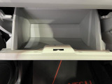 お車の情報が載ったカルテをお渡ししております。
