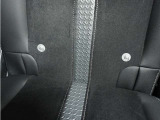◆ISOFIX◆シートベルトいらずでチャイルドシートと固定金具を連結するだけでガッチリ固定できます。