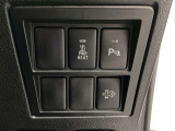 障害物や歩行者などを検知して音やディスプレイでお知らせしてくれるクリアランスソナー付きです。