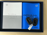 メンテナンスノート【点検整備記録簿・保証書】、取説も揃ってます。スマートキーはバッグなどにしまったままボタン操作でメイン電源のON/OFFができて便利に使えます