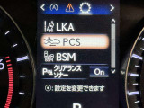 隣車線を走る車両をレーダーで検知し、ドアミラーでは確認しにくい後側方エリアに存在する車両に加え、急接近してくる車両も検知します。車両を検知するとドアミラーに搭載されたLEDインジケーターが点灯します。