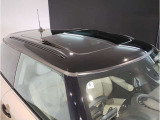MINIの魅力のひとつは、豊富に用意されたボディカラーです。色々なカラー設定が御座いますので、明るめ、暗め、暖色系、寒色系など大まかな好みのお色から探していくとよいかもしれません。