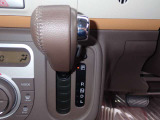 国の指定を受けた自社工場で、整備士が車検と点検整備を行っております。