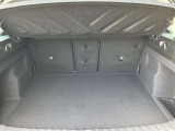 普段使わない荷物は、下にしまうことができるため、トランクをより多く使うことができます