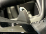 ステアリングの「+」と「-」のパドルを指先で操作することで、マニュアル車感覚のシフトチェンジが楽しめます。