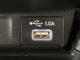 【USBポート】USBポートも装備されています♪スマートフォンのオーディオに連携も可能です。今や欠かせない装備の一つです!