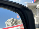 斜め後方から接近する車両を感知します。