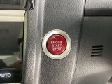 赤い丸いボタンを押して、エンジンスタートが可能なプッシュエンジンスタートシステムです!一度味わったらこの装備が必需品になってしまいます。