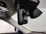 【ETC機能付防眩ミラー】BMWのルームミラーは、ETCと一体型でございます。ミラーは防眩機能付きですので、後方車両のヘッドライトの明かりをカット致します。
