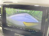 【バックカメラ】駐車時に後方がリアルタイム映像で確認できます。大型商業施設や立体駐車場での駐車時や、夜間のバック時に大活躍!運転スキルに関わらず、今や必須となった装備のひとつです!