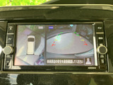 駐車時の後方確認をサポート。安全でスムーズな後退を可能にし、初心者の方にも安心です。万が一の事故を防ぎます。