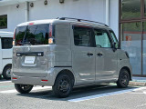 プライバシーガラス 室内の急激な温度変化を和らげ、防犯の観点から車内が見えにくくなっております。