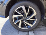 純正アルミホイールです。足元が引き立つので、車全体のイメージがアップしますよ!