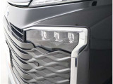 LEDヘッドライトです。デザイン性がよくとても明るいので、夜間の走行や悪天候でも安心です。しかも長寿命!