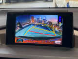 【バックカメラ】運転席から画面上で安全確認ができます。駐車が苦手な方にもオススメな便利機能です。