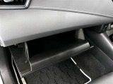 グローブBOXには沢山収納できます。