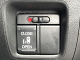 【パワースライドドア】キーや運転席のスイッチでスライドドアの開閉が可能♪電動だから力を入れてドアを開ける必要が無く、小さいお子様でも、重い荷物を持っている時もラクに開け閉めできます♪