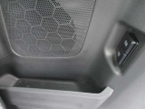 後ろにも収納スペースや電源のソケットがございます☆