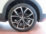215/45R18インチ・アルミホイールになります。