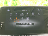 多彩なオーディオソースに対応し、お好みの音楽やラジオを高品質で楽しめます。スマートフォン連携も可能です。
