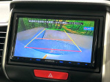 【バックカメラ】駐車時に後方がリアルタイム映像で確認できます。大型商業施設や立体駐車場での駐車時や、夜間のバック時に大活躍!運転スキルに関わらず、今や必須となった装備のひとつです!
