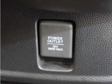 【アクセサリーソケット DC12V】電気製品の電源にも。車内で電気製品の電源がとれるソケットを装備しています。
