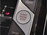 【スタートボタン】リモコンキーを持っているだけで起動可能なスタートボタン。オートスタート/ストップ機能も装備しており燃料消費量の軽減に貢献します。