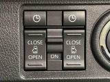 両側パワースライドドアウェルカムオープン機能 降車時にスイッチで予約しておけば、乗車時に電子カードキーを持ってクルマに近づくだけでパワースライドドアが自動でオープン♪