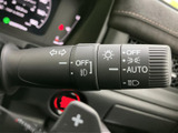 必要な時にスムーズに操作できるウインカーレバー。視認性の高い表示で、安全な運転をサポートします。