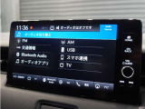 【ディスプレイオーディオ】普段スマホで聴いている音楽も車内スピーカーで聴けます。スマホをつなぐには別途、ケーブル等が必要です。