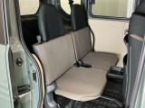 ダイブダウンできるリヤシートは簡単に荷室を広げることができます