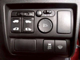 運転席からも操作可能なパワースライドドア♪挟み込み防止もあり小さなお子様にも安心♪隣のお車を気にすることなく開閉可能♪