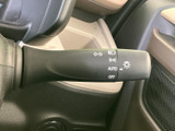 雨天時でも安心して運転できるワイパーレバー。操作も簡単で、視界を確保し安全運転をサポートします。様々な天候に対応できる機能が充実しています。