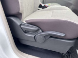毎日過ごす運転席は要チェック。シートのへたり・擦れ、視界のイメージまで伝わる重要ポイント。