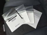 メンテナンスノート、取扱説明書です。 その車の整備記録が事細やかに記録されています。 車が生まれてから今までどのような道を歩んできたのか判るとても重要な物ですよ。