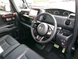 機能的な運転席は運転の妨げにならずストレスを感じさせません。