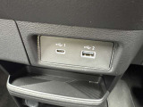 運転席近くにUSB電源ソケットが装備されており便利です。