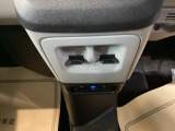 パワーウインドウの操作できます。
