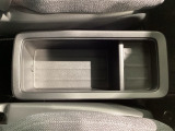ドライブのサポート、車内の収納スペースも充実してます♪