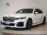 【BMWの伝統】BMWのお車は、&ldquo;駆け抜ける歓び&rdquo;を意識し、走行の安定性とコーナリングの良さを追求し、思い通りにハンドルの操作可能です。