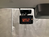 【別途SDカードの購入が必要です。また社外品は保証対象外となります。】運転中の映像・音声などを記録して、交通事故やトラブルが起きた時の正確な状況把握に役立つドライブレコーダーが装着済。