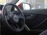 内装はシンプルに使い勝手を考え作られています。お車を運転する感覚をダイレクトに体感して頂けます。室内も広くロングドライブにも快適にお過ごしいただけます。
