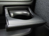 ■ドリンクホルダー■ドライブにはお気に入りのドリンクと一緒に♪運転中の揺れでこぼれることも防いでくれるので安心ですよ!