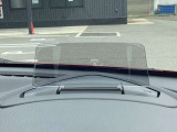 アクティブドライビングディスプレイ 車速やナビのルート誘導など走行時に必要な情報を表示 視線の移動が少なくて確認出来る構造になっています。
