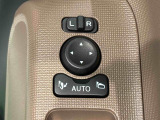キーフリー連動で施錠時に格納します。降車の直前まで後方確認ができ、閉じ忘れも防げます。