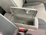 品質へのこだわり!フロアマットやシートなど車内をキレイに清掃し、ニオイや汚れなどを徹底的にクリーニングしてもらっております。室内はピカピカです☆