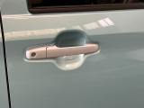 品質へのこだわり!フロアマットやシートなど車内をキレイに清掃し、ニオイや汚れなどを徹底的にクリーニングしてもらっております。室内はピカピカです☆
