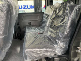 後部座席もゆったりとした空間を確保してます!