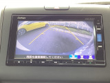 バックモニター付きで、車庫入れやバック時の後方確認をサポート。